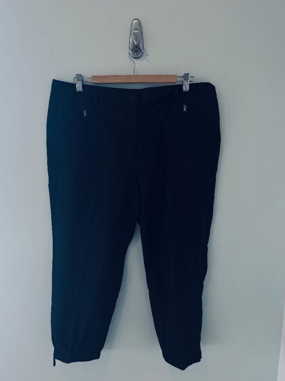 Talbots Black Cargo Capri Pants in Black Sz 16p - EUC